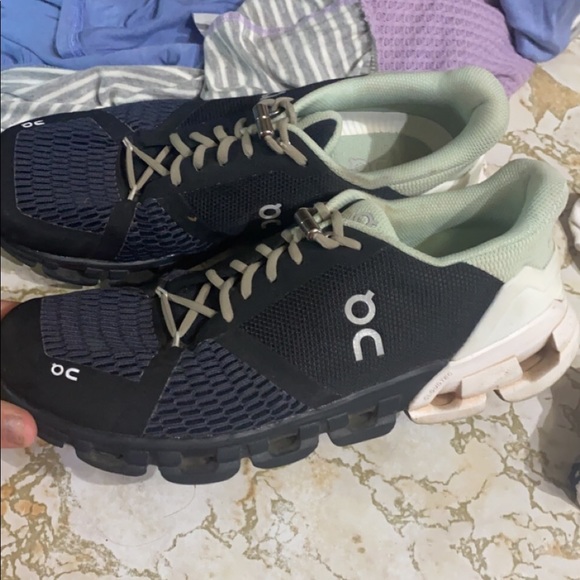 on cloud shoes - Picture 4 of 4